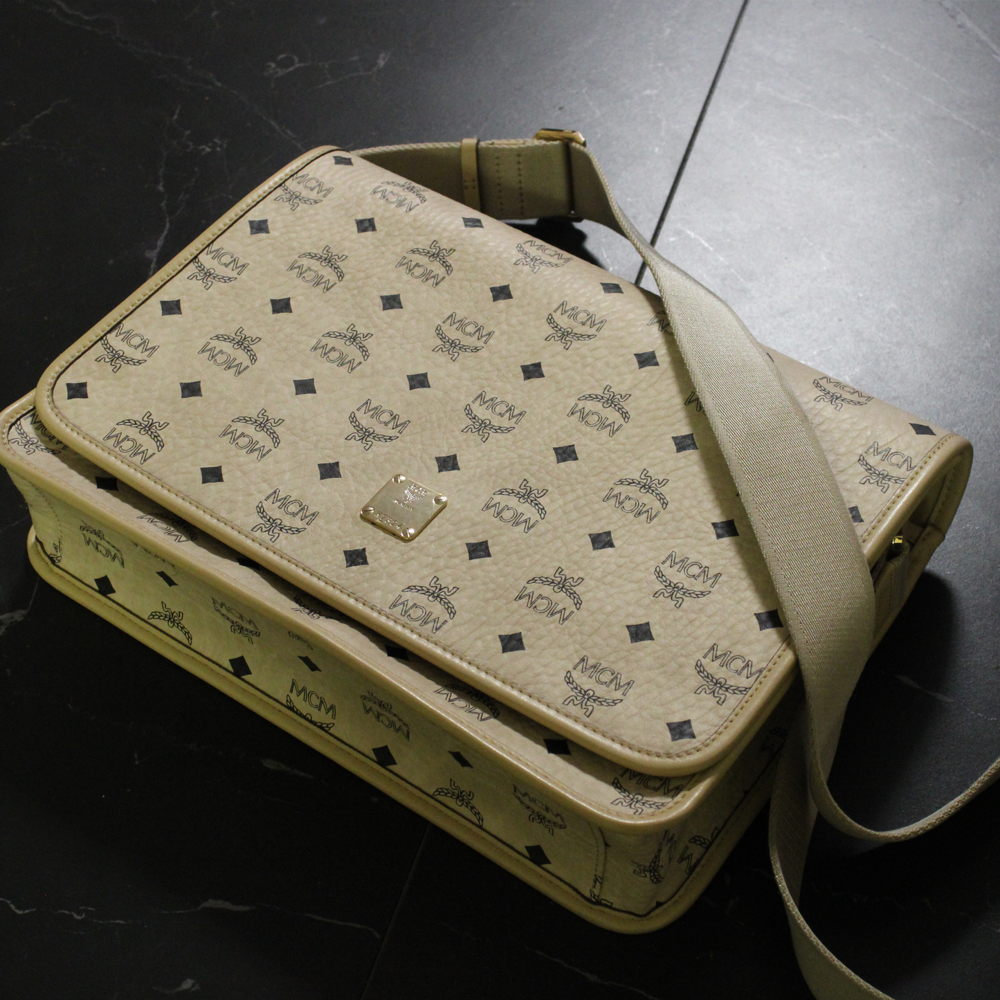 mcm visetos flap messenger bag